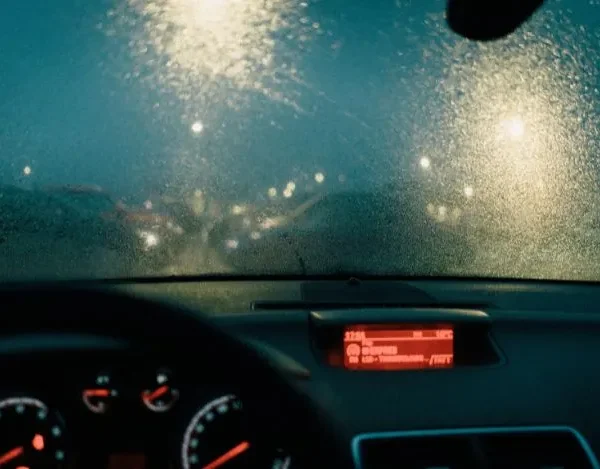 Consejos Esenciales para Conducir con Lluvia