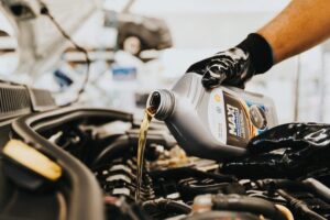El aceite del motor cómo revisarlo y rellenarlo