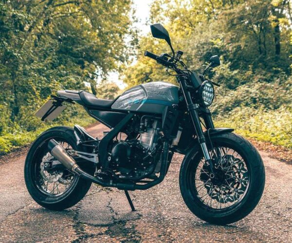 Herald Brute 500 innovación británica con toque chino