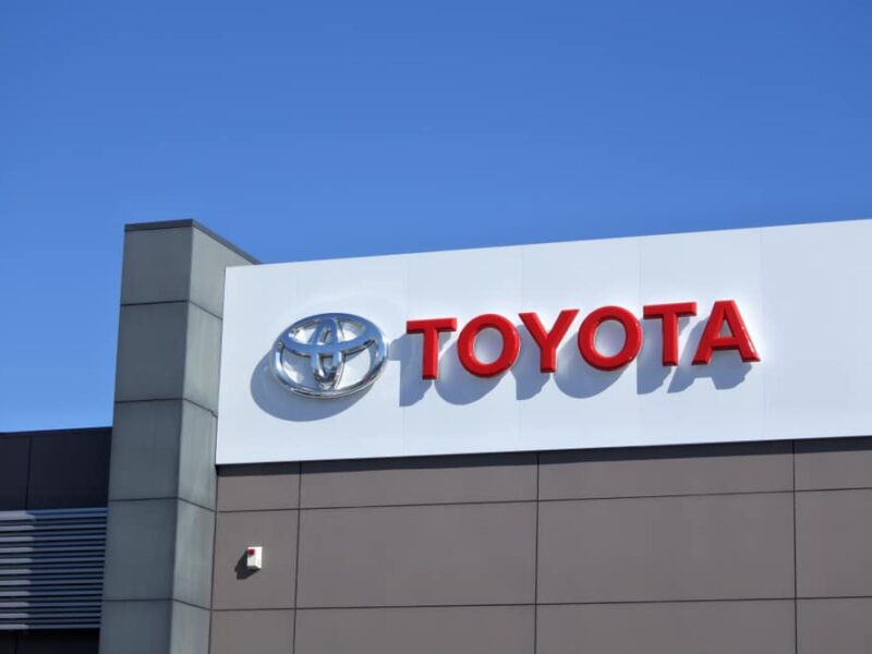 Toyota busca aliados tecnológicos para coches inteligentes