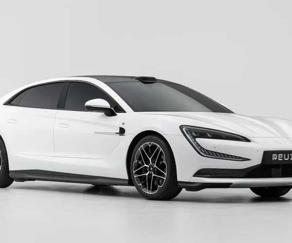 SEDAN ELÉCTRICO RIVAL DE LOS GRANDES
