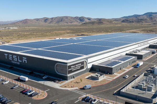 TESLA ROMPE MURO CHIPS TERAFAB