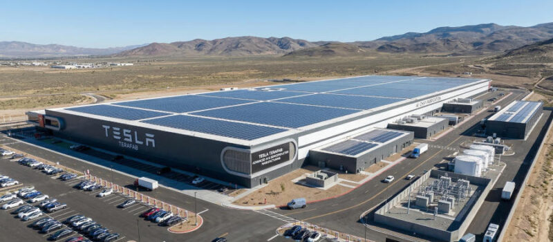 TESLA ROMPE MURO CHIPS TERAFAB